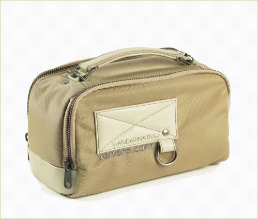Pour fêter Noël, Venere.com crée pour tous les globe-trotteurs le kit de voyage idéal réalisé à partir des résultats d’un sondage online !
